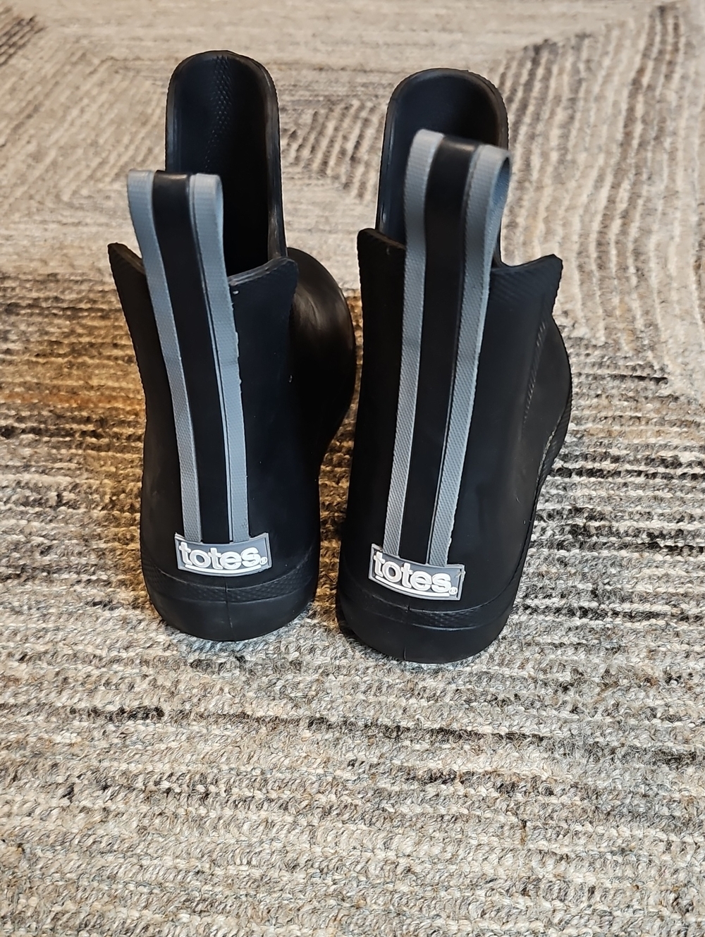 Totes Women’s Ankle Rain Boots Size 7 Black Waterproof Chelsea Boots